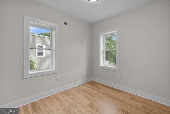Building Photo - 334 Maple Ave