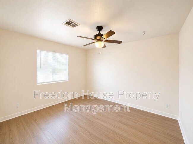 Building Photo - 3066 E Mount Charleston Dr