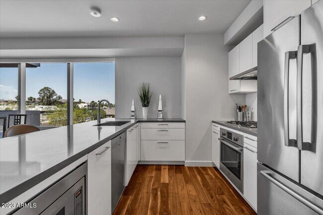 Building Photo - 4422 N 75th St