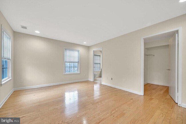 Building Photo - 204 Salem Ct