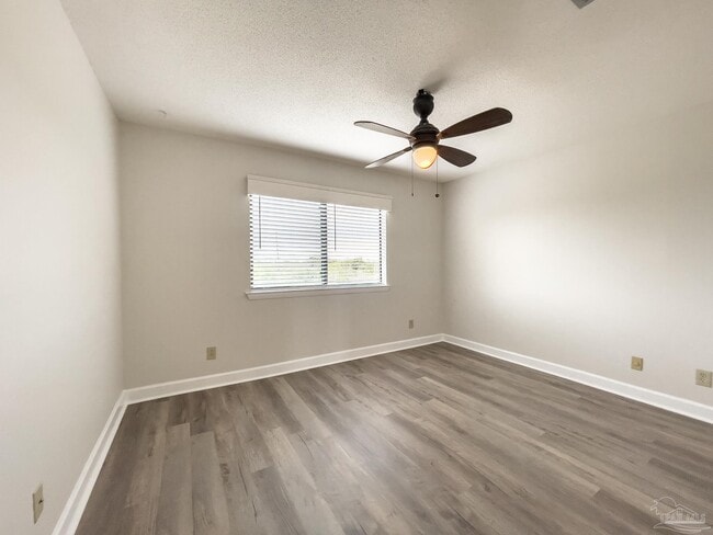 Building Photo - 14100 River Rd