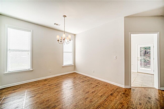 Building Photo - 374 St Claire Dr