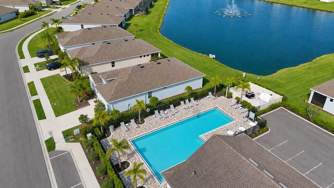 Building Photo - LARGE 3 BEDROOM- 2 BATH LAKEWOOD RANCH HOME FOR RENT! DIRECT LAKE VIEWS! ANNUAL LEASE!