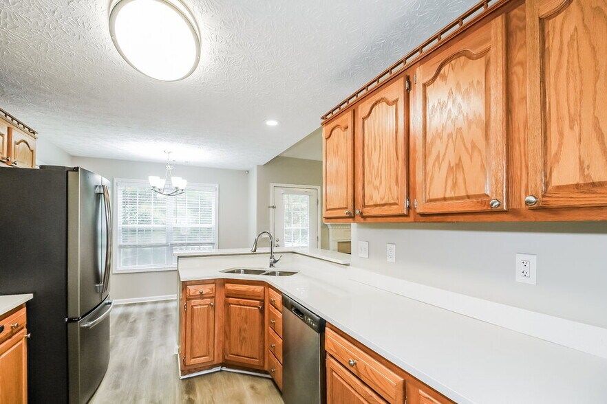 Building Photo - 215 Trelawney Pl