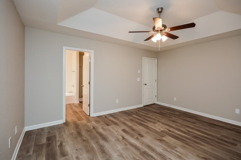 Building Photo - 245 Lakeside Point