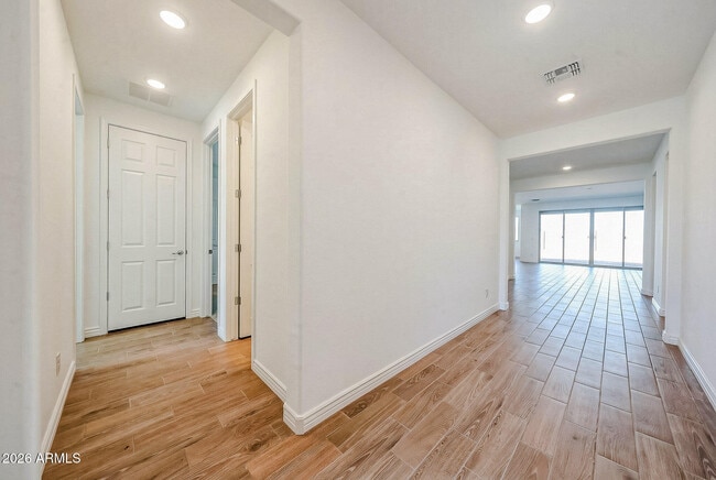 Building Photo - 14766 West Honeysuckle Dr