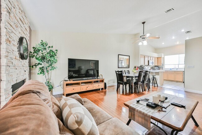Building Photo - Summerlin - Single Story Townhome -