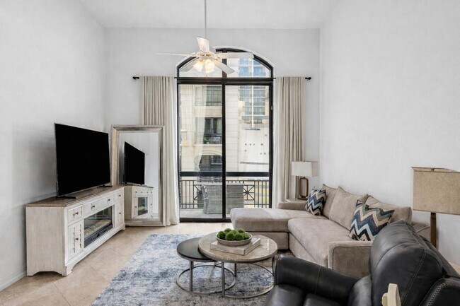 Building Photo - 701 S Olive Ave