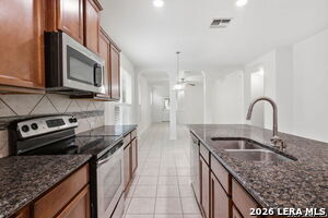 Building Photo - 7020 Conroe Ml