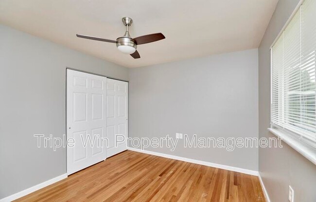 Building Photo - 2325 Golfway St