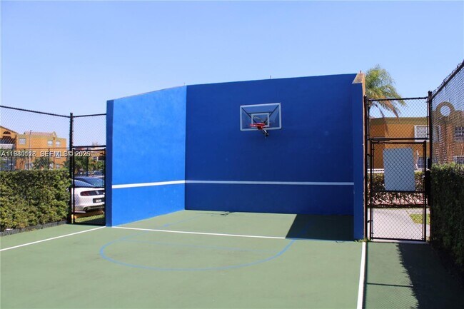 Building Photo - 9735 Fontainebleau Blvd