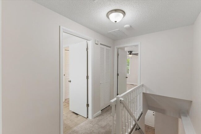 Building Photo - Beautifully Renovated Townhome For Rent In...