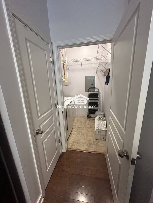 Building Photo - Perfectly located 2-bedroom 2 bath Condo