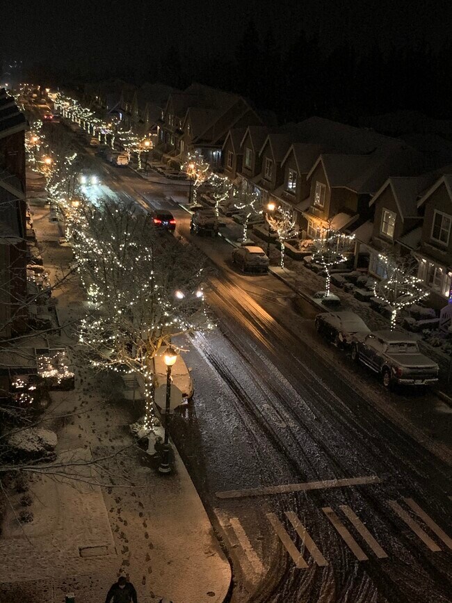 Building Photo - 1840 25th Ave NE