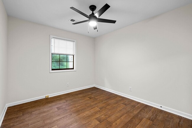 Building Photo - 129 Valleywood Rd