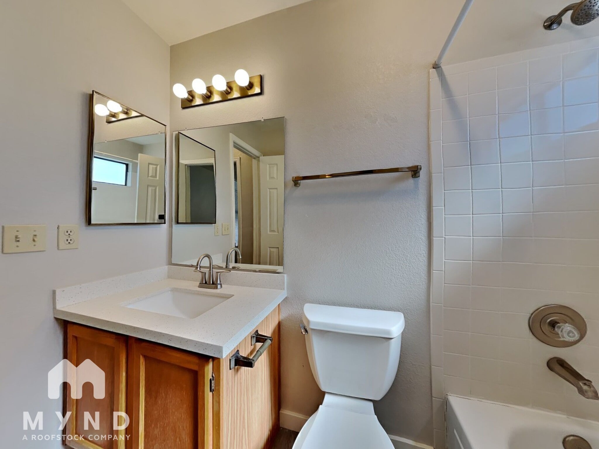 Building Photo - 634 N Quartz St