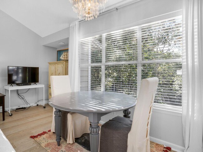 Building Photo - 3BR/3BA Fully Furnished Beach Cottage at H...