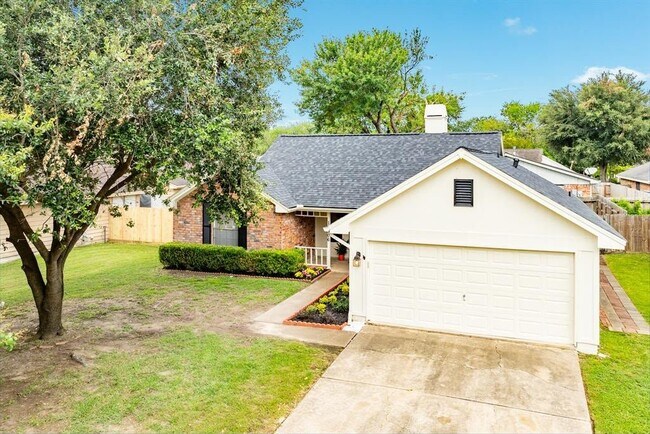 Building Photo - 10506 Green Valley Ln