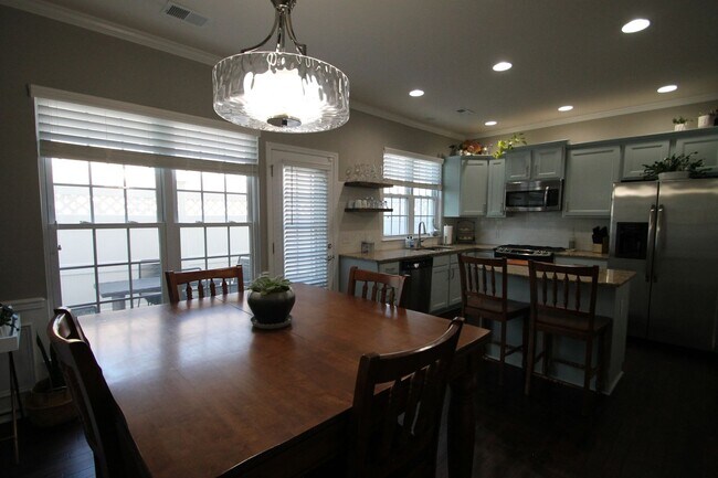 Building Photo - Exclusively Offered by Muse Realty Rentals...