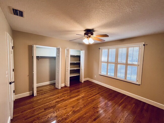 Building Photo - 273 Hollywood Forest Dr