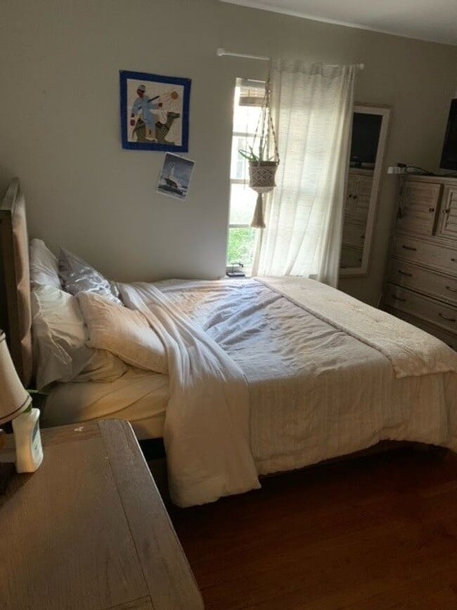 Building Photo - 173R