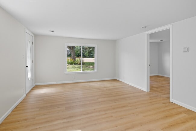 Building Photo - 9358 N Saginaw Rd