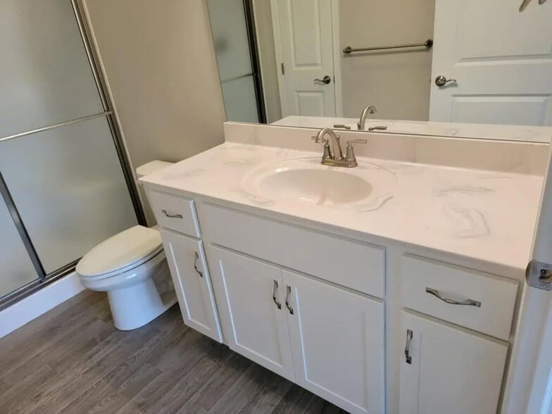 Building Photo - 605 White Chapel Rd