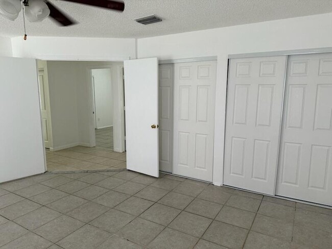 Building Photo - 1561 SE Arenson Ln