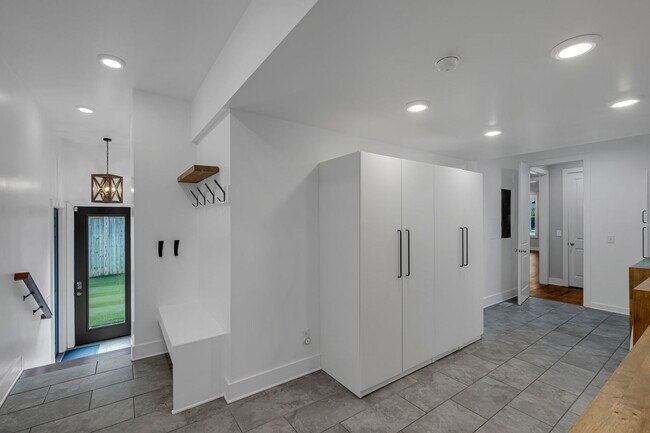 Building Photo - Great price for a huge house! CHARMING Sylvan Heights home 4 Bed 4 Bath. Beautiful private backya...