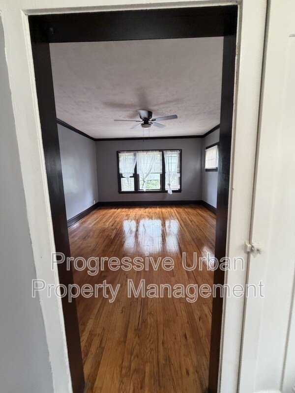 Building Photo - 1442 W 101st St