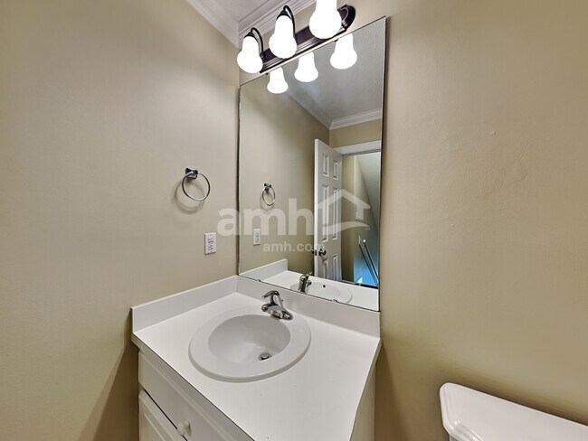Building Photo - 4700 Forest Highland Dr