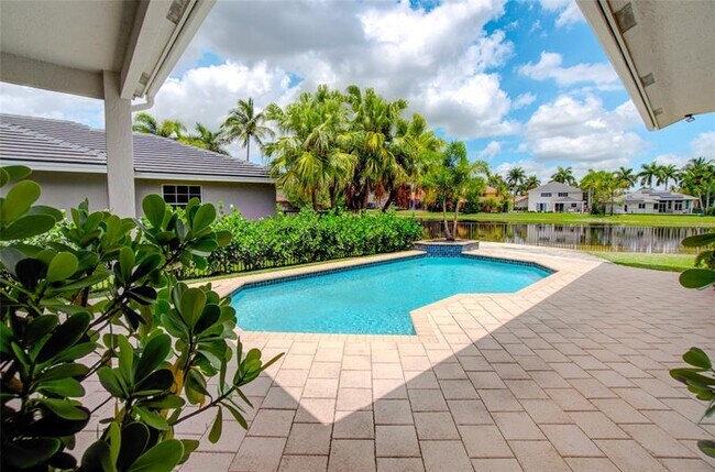 Building Photo - 2550 Jardin Terrace