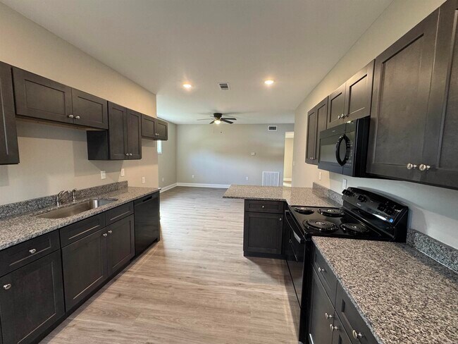 Building Photo - 815 Ellis St