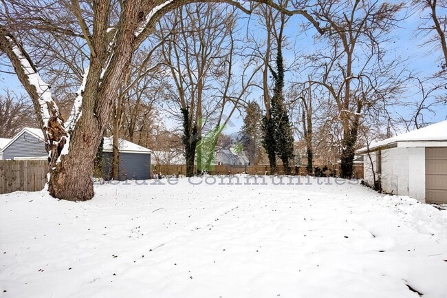 Building Photo - GORGEOUS 4 BEDROOM HOME!!! Available NOW- Month to month lease only!