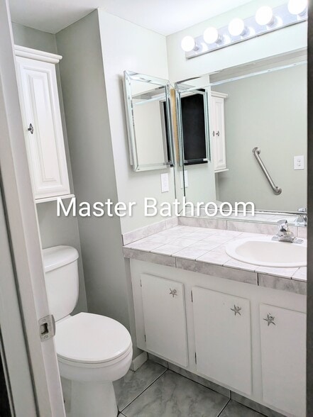 Building Photo - 7190 Golf Colony Ct