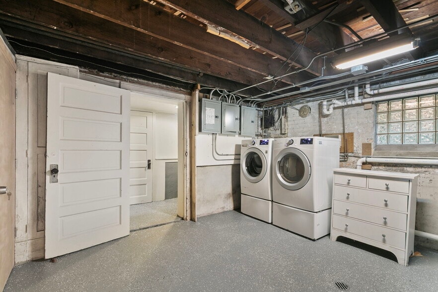 laundry - 1031 Wesley Ave