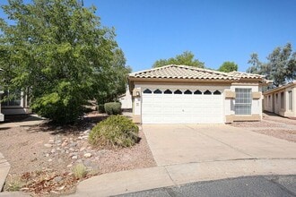 Building Photo - 3 Bed, 2 bath single level home in great Chandler location.