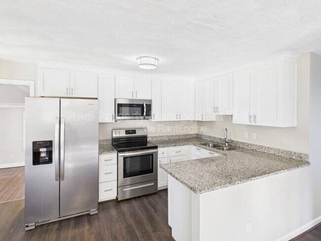 Building Photo - 8000 Diggs Rd