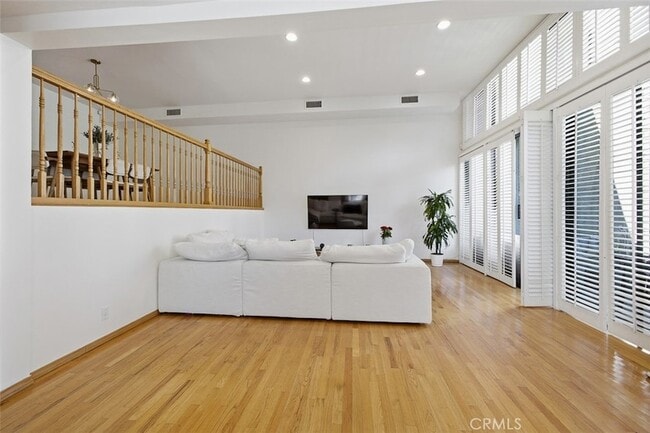Building Photo - 5305 White Oak Ave