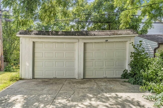 Building Photo - 2133 W 98th St