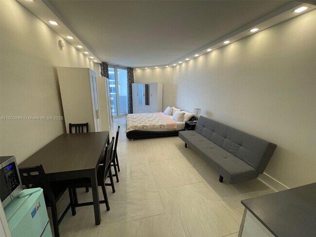Building Photo - 17375 Collins Ave