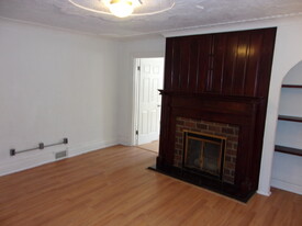 Building Photo - 643 Petty St