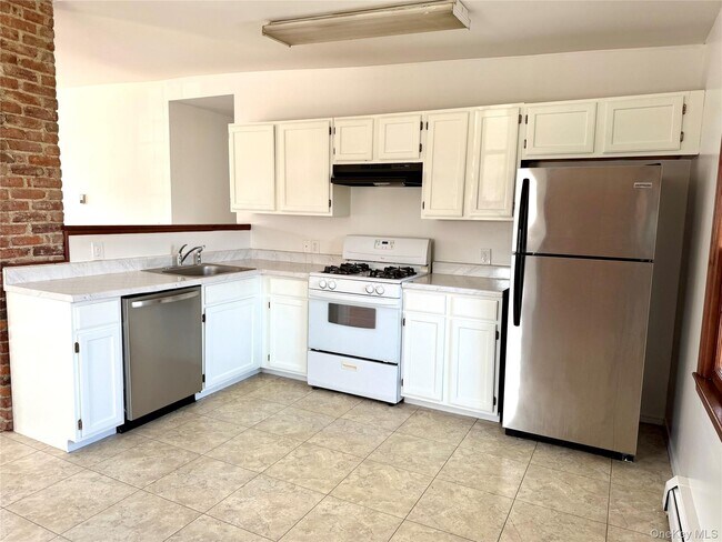 Building Photo - 102 Ward St