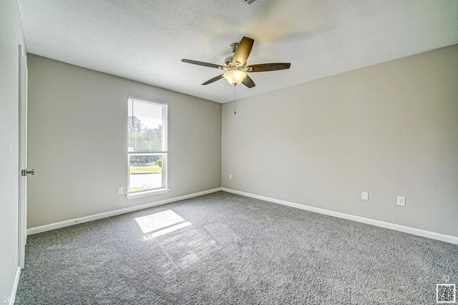 Building Photo - 3409 Knollcrest Rd