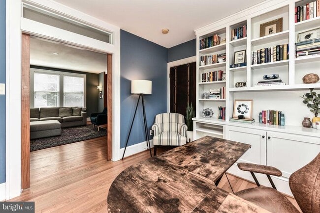 Building Photo - 904 Park Ave