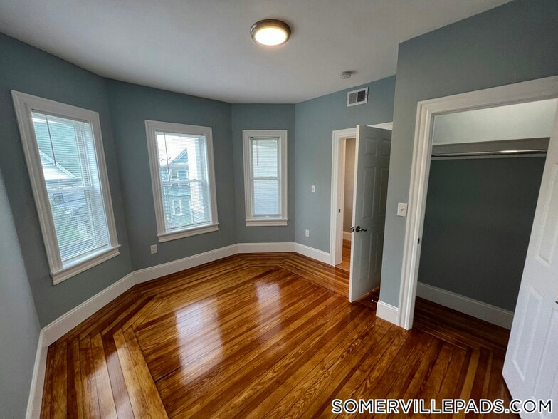 Building Photo - 33 Hancock St