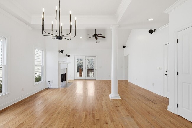 Building Photo - 374 Cherry St