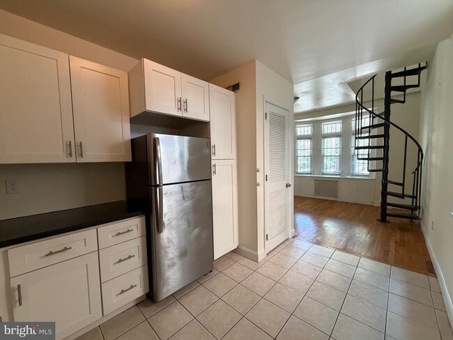 Building Photo - 922 S 49th St