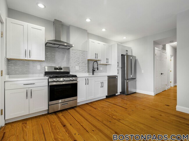 Building Photo - 131 Cottage St