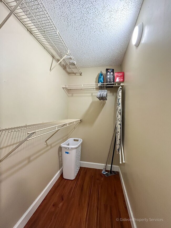 Building Photo - Beautiful 4/4 Condo in University Terrace